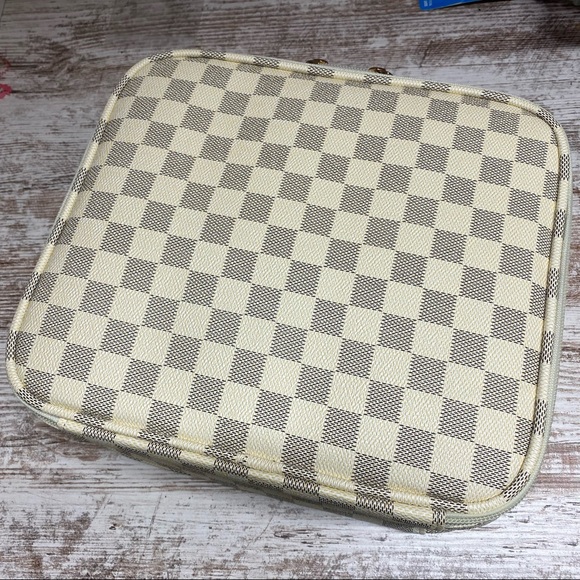 The Anistyn Checkered Makeup Case~Cream - Picture 4 of 4